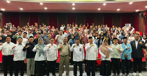 image001Hadir Sebagai Narasumber